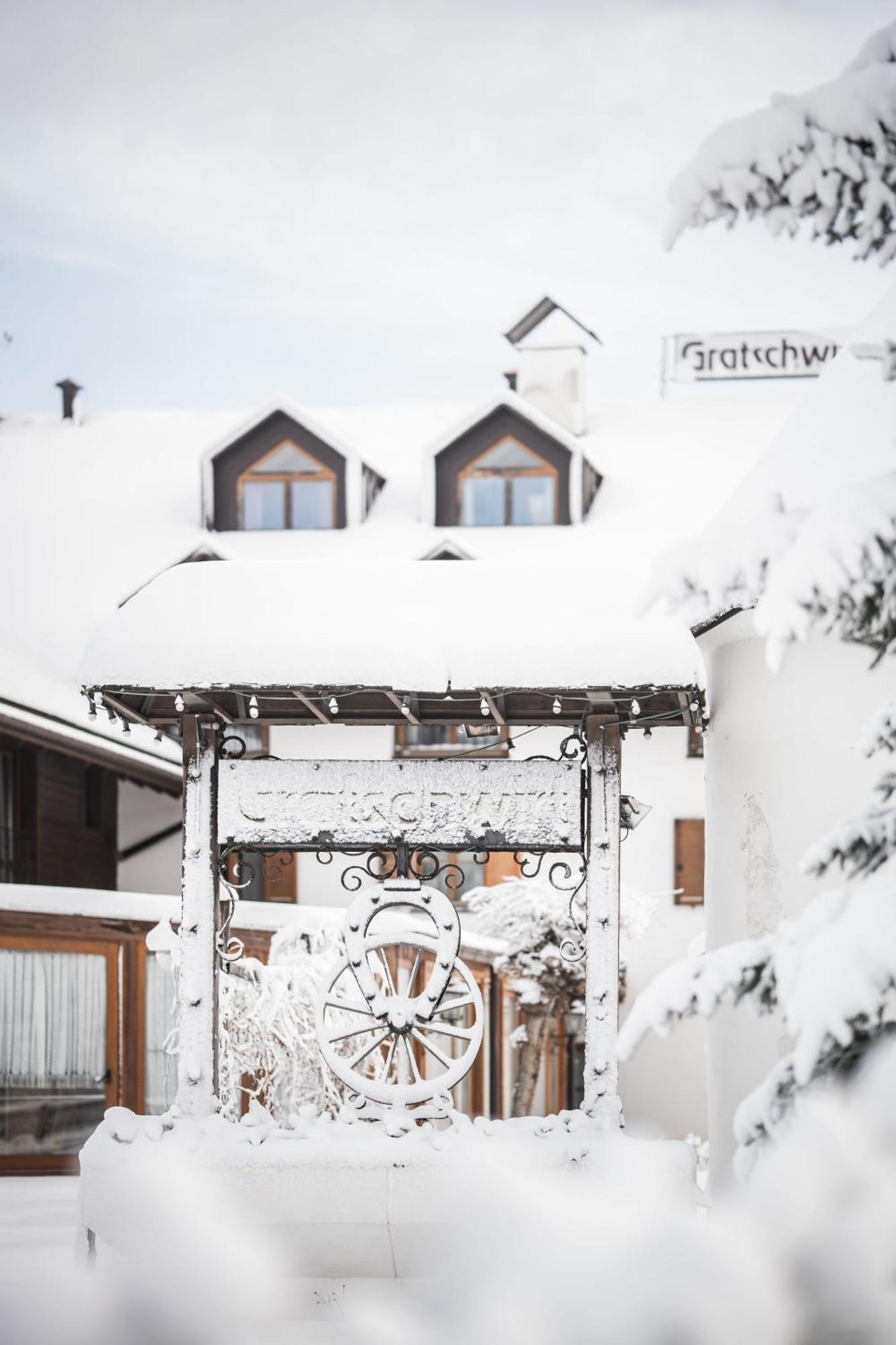 Hotel Gratschwirt Dobbiaco Kültér fotó